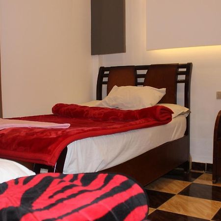 Family Palace Hostel Cairo Exterior photo
