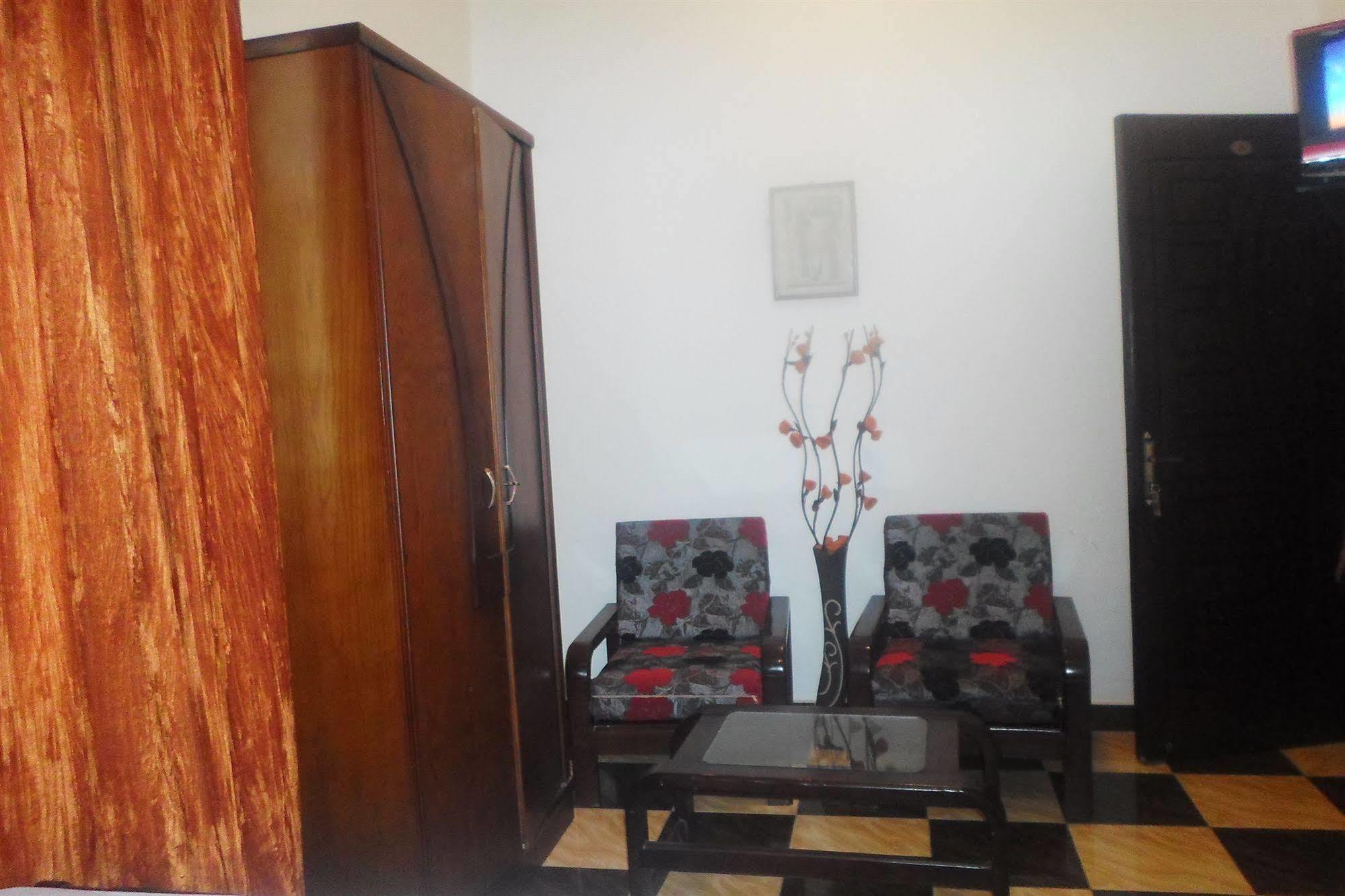 Family Palace Hostel Cairo Exterior photo